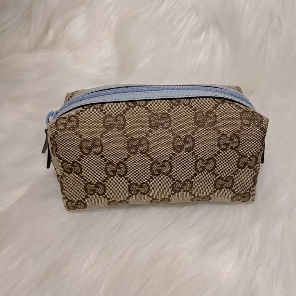 EUC Gucci Monogram clasp pouch/wallet with box
